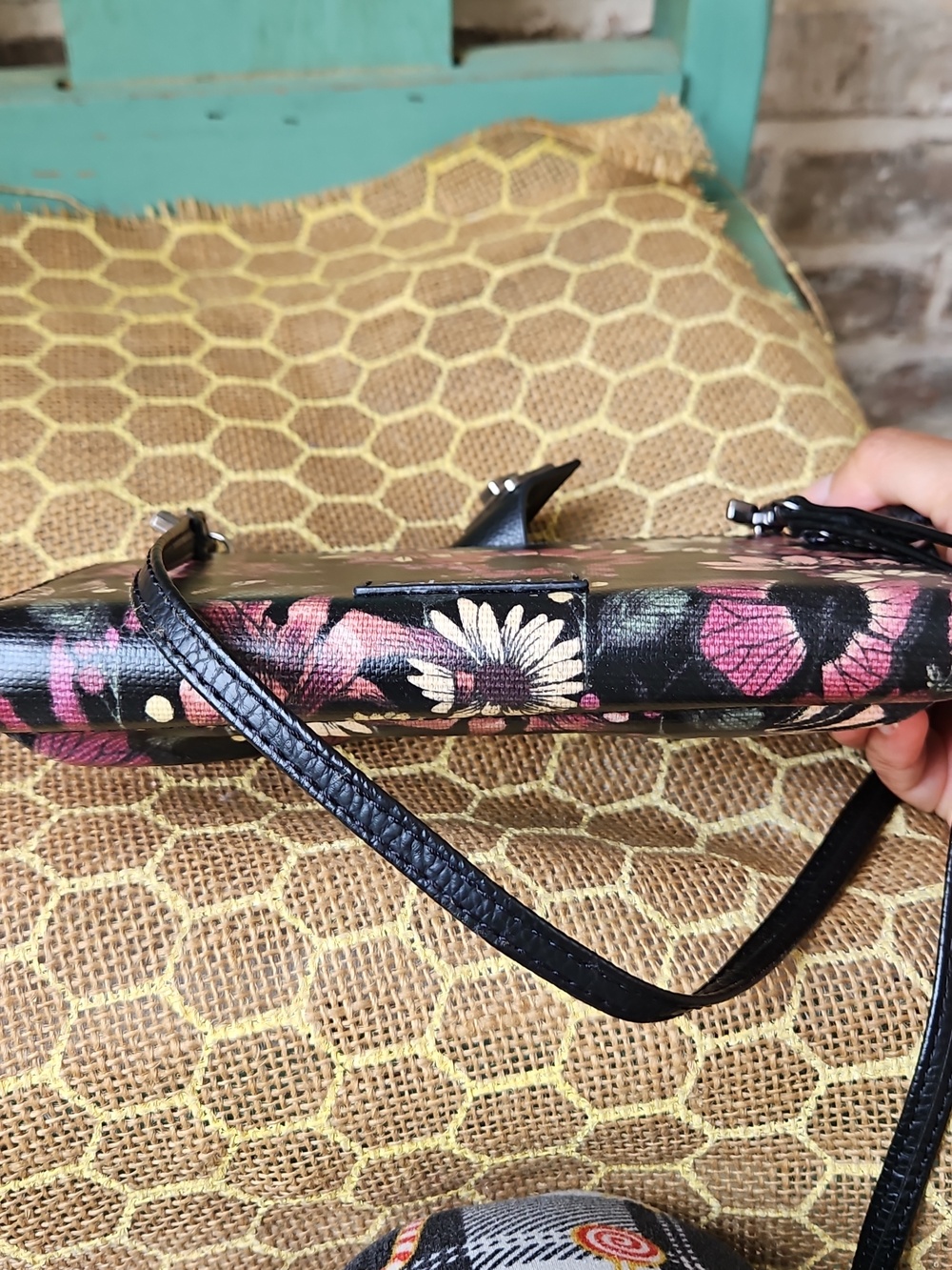 NWOT! Sakroots Floral Black Wallet Crossbody Wristlet - Picture 5 of 5